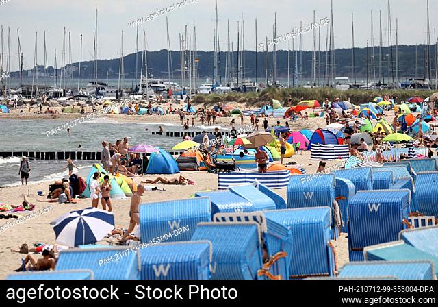 12 July 2021, Mecklenburg-Western Pomerania, Kühlungsborn: Beachgoers have flocked to the Baltic Sea in temperatures approaching 30 degrees