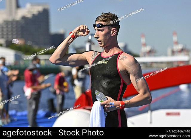 Florian WELLBROCK (GER), at the finish, jubilation, joy, enthusiasm , , winner winner, Olympic champion swimming, open water, long distance swimming
