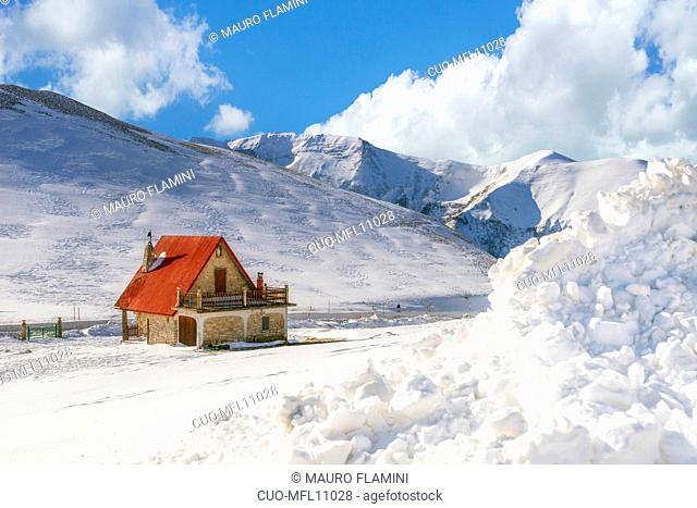 Winter Landscape, Monti Sibillini National Park, Pass of Santa Maria Maddalena, View of Villa Lucia, Sarnano, Marche, Italy, Europe