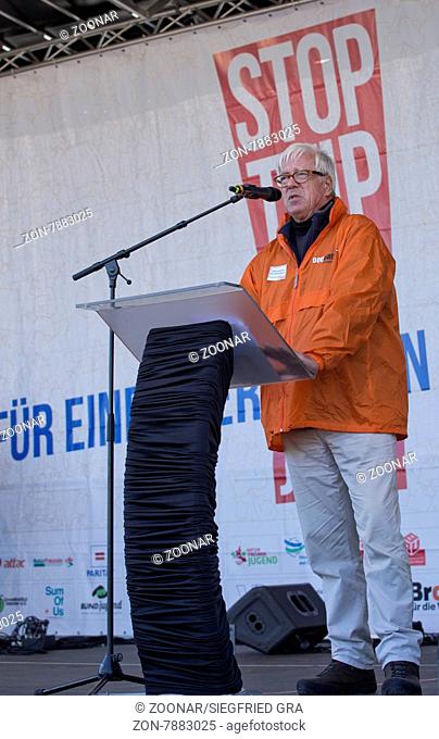 Thilo Bode, Massendemonstration am 10.10.2015 in Berlin, große Protestaktion gegen die geplanten Freihandelsabkommen mit den USA und Kanada, TTIP und CETA