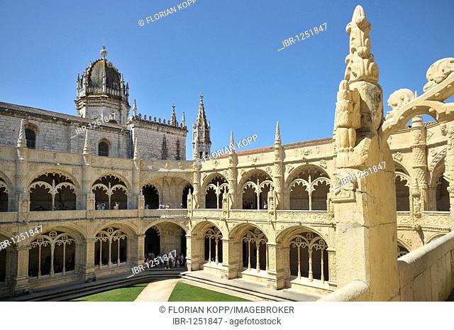 Two-storeyed cloister in the enclosure, Claustro, of the Hieronymites Monastery, Mosteiro dos Jeronimos, UNESCO World Heritage Site, Manueline style