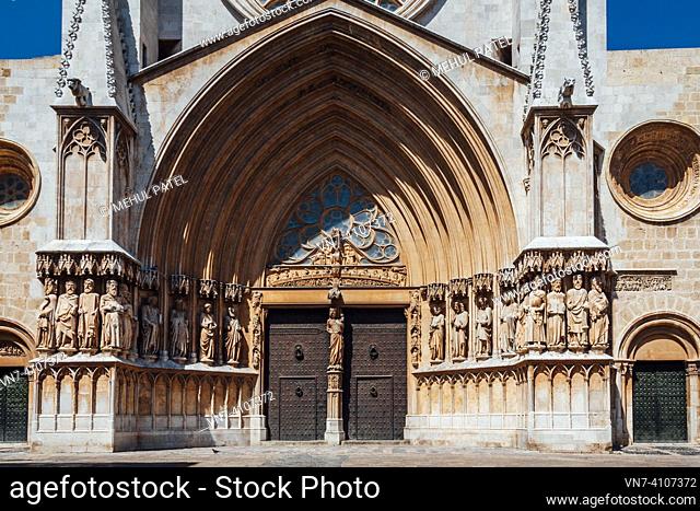Front on view of main gate and facade of the Cathedral of Tarragona, Catalonia, Spain. The cathedral is situated in the old town of Tarragona at the city's...