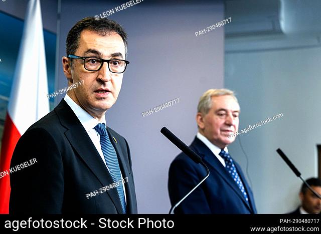 Federal Minister of Food and Agriculture Cem Oezdemir during a press conference with Polish Environment Minister Henryk Kowalczyk in Warsaw, June 9, 2022