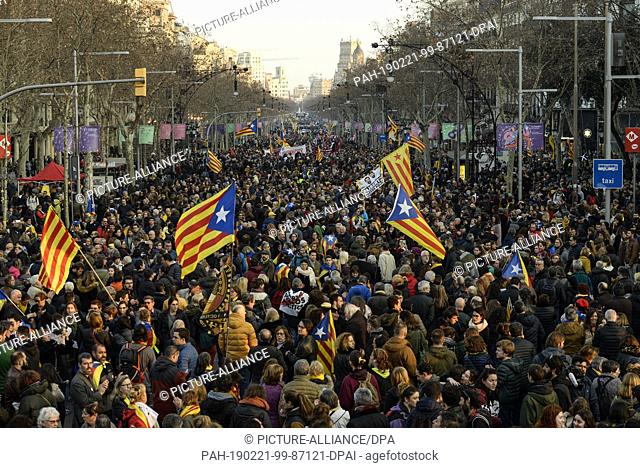 21 February 2019, Spain, Barcelona: Under the leadership of the largest organisations and trade unions, many people marched on the streets of Passeig de Gracia...