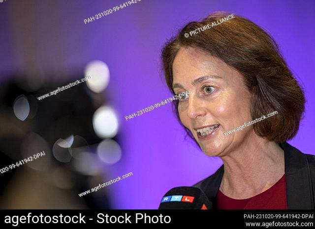 20 October 2023, North Rhine-Westphalia, Bad Honnef: Katarina Barley (SPD), Vice President of the European Parliament, gives an interview before her coronation...
