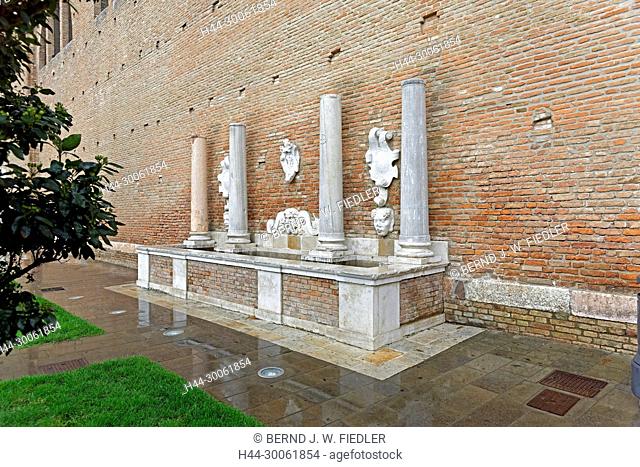 Europe, Italy, Veneto Veneto, Chioggia, Piazzale Perotolo, well, historically, rains, trees, plants, wells, buildings, columns, place of interest, tourism