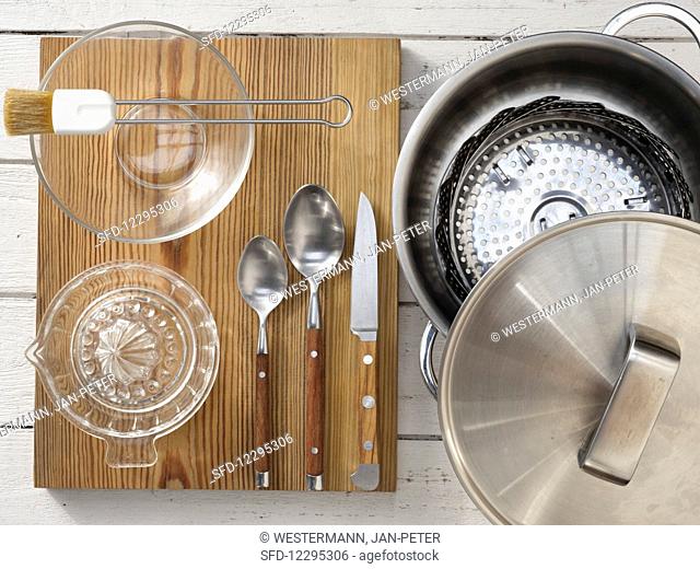 Kitchen utensils for the preparation of tuna wontons