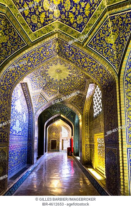 Inside Masjed-e Sheikh Lotfollah or Sheikh Lotfollah Mosque, Naqsh-e Jahan or Imam Square, Esfahan, Iran