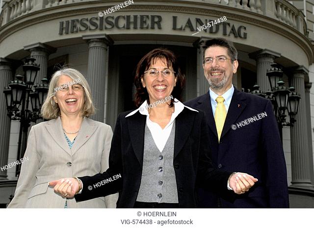 GERMANY, WIESBADEN, 19.11.2007 Andrea YPSILANTI, SPD, Hessian leader of the opposition presents two new members of her shadow cabinet in front of the Hessian...