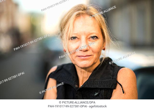 04 September 2019, Hessen, Frankfurt/Main: Freelance translator Karin Betz is standing on the street with books she has translated