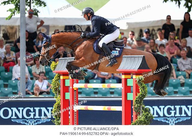 14 June 2019, North Rhine-Westphalia, Balve: The show jumper Holger Wulschner rides on BSC Cha Cha Cha at the Prize of the State of North Rhine-Westphalia