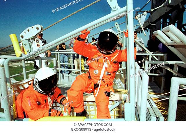 11/09/2001 -- STS-108 Pilot Mark E. Kelly left takes a seat in the slidewire basket while Commander Dominic L. Gorie climbs in at the front