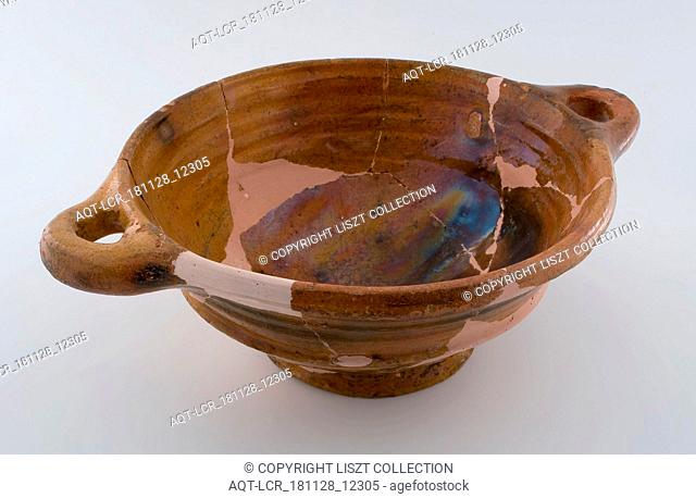Deep pottery bowl on stand with two lying sausage ears, ear bowl bowl crockery holder soil find ceramic earthenware glaze lead glaze