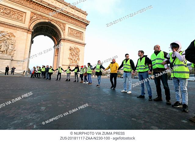 November 17, 2018 - Paris, Ile-de-France, France - Demonstrators wearing a Yellow Vest (Gilet jaune) block the place Charles-de-Gaulle in front of the Arc de...
