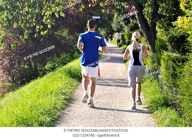 Zurich (Switzerland): a couple jogging