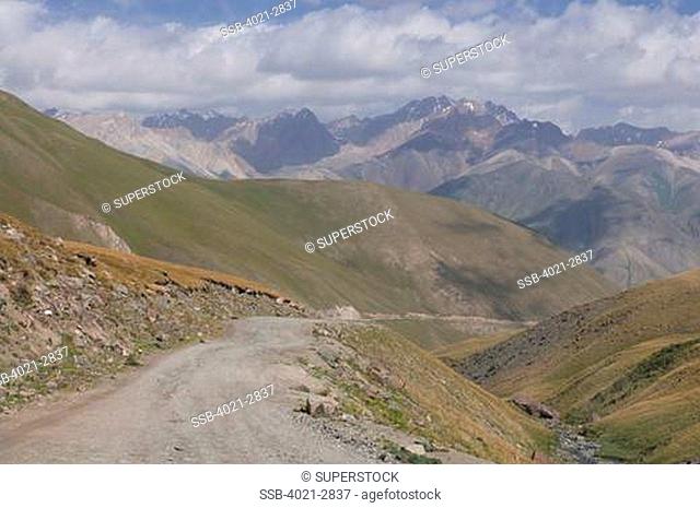 Kyrgyzstan, Song Kol, Country road leading into wilderness