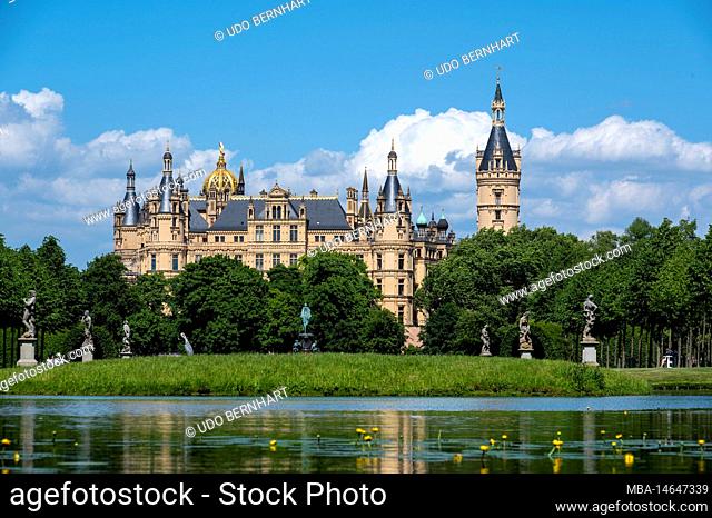 Germany, Mecklenburg-Western Pomerania, state capital Schwerin, Schwerin castle, castle garden with cross canal