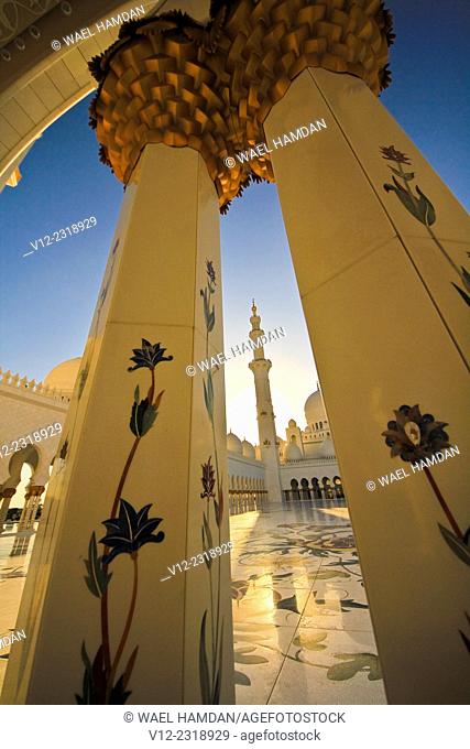 Courtyard of Sheikh Zayed Mosque, Grand Mosque, Abu Dhabi, UAE