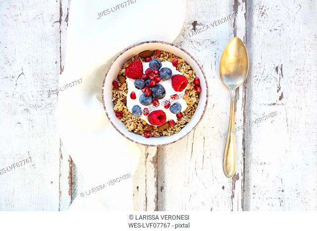 Bowl of muesli with Greek yogurt, popped quinoa, raspberries, blueberries and pomegranate seed