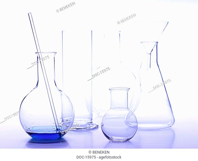 Group dimension with vessels existing of long-necked round-bottomed flask, Erlenmeyer flask, graduated vessel, stirring-stick, a horn and a blue liquid