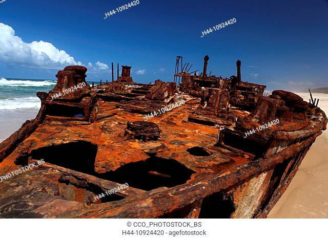 Maheno Wreck, Maheno, wreck, ship wreck, beach, seashore, stranded, skeleton, rust, grate, lonely, tourism, attraction, east coast, Fraser Island, Queensland