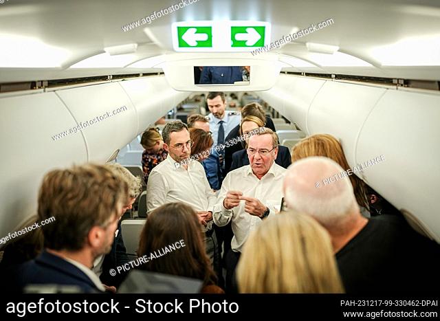 17 December 2023, Lithuania, Vilnius: Boris Pistorius (SPD), Federal Minister of Defense, talks to journalists on the flight from Berlin to Kaunas in Lithuania...