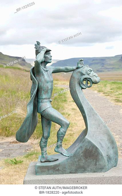 Leifur Eiríksson, Leif Ericson, small bronze statue, Eiríksstaðir, Eiriksstadir, Iceland, Scandinavia, Northern Europe, Europe