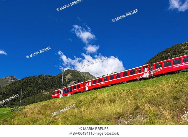 Rhaetian railway, Inntal, Swiss national park, the Engadine, canton Graubünden, Switzerland