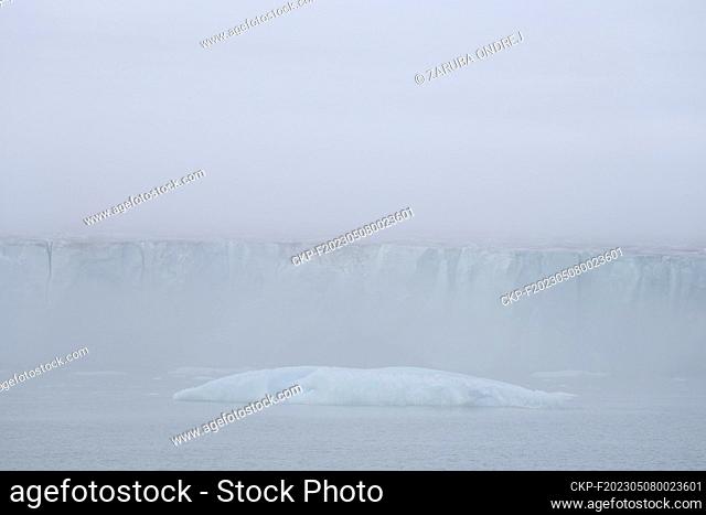 amazing landscape with glaciers and icebergs in summer time (CTK Photo/Zaruba Ondrej)