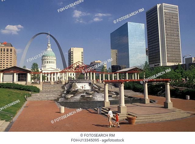 St. Louis, MO, Missouri, View of the Gateway Arch and Old Courthouse from Kiener Plaza in downtown Saint Louis
