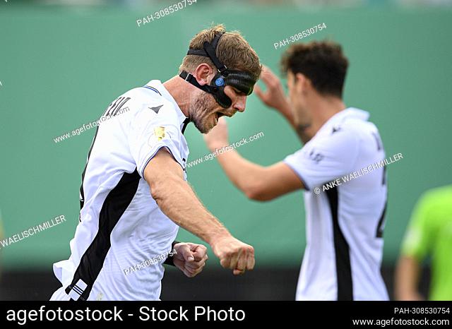 jubilation Fabian KLOS (BI) after his goal to 0:3, with mask, face mask, protection, helmet, head protection Soccer DFB Cup 1st round