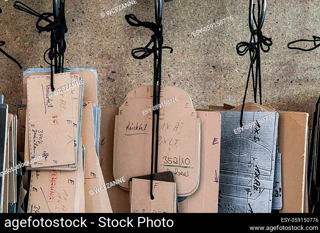 In the Offenbach area, after the decline of the leather industry, there are a number of small leather manufacturers that produce exclusive leather goods