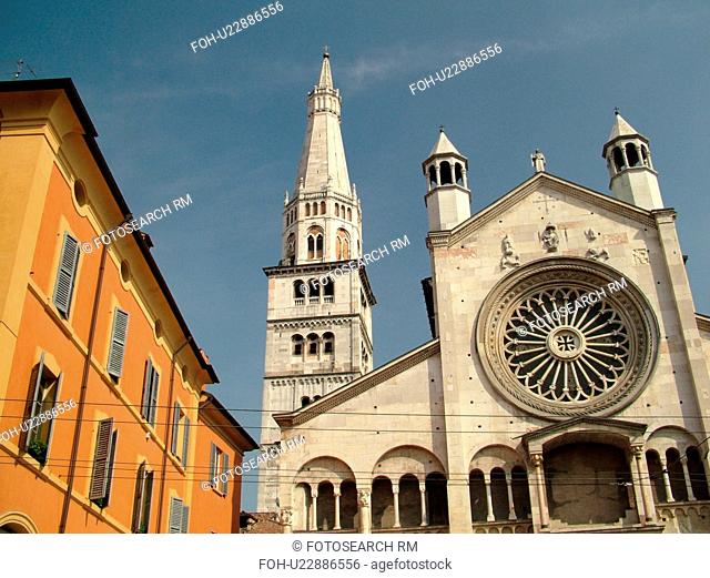 Emilia-Romagna, Italy, Modena, Europe, Cathedrale and Torre Ghirlandina in the town of Modena
