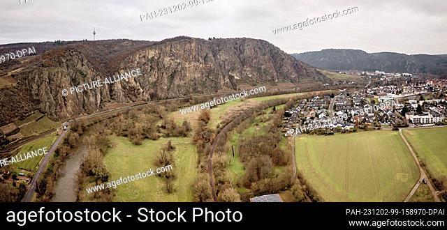 PRODUCTION - 01 December 2023, Rhineland-Palatinate, Bad Münster Am Stein: The Rotenfels is a 200-metre-high and almost 1200-metre-long cliff face that...