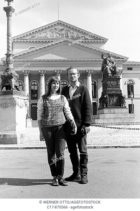 Sixties, black and white photo, people, young couple, posing, holidays, holidaymakers, aged 25 to 35 years, Max Joseph Square, National Theatre, monument
