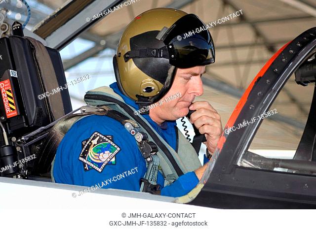 Astronaut Alan G. Poindexter, STS-122 pilot, prepares for a flight in a NASA T-38 trainer jet from Ellington Field near Johnson Space Center