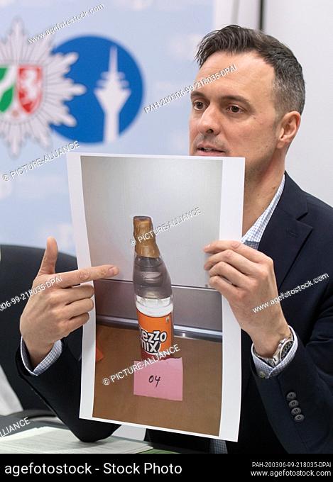 06 March 2020, North Rhine-Westphalia, Duesseldorf: Marcel Fiebig of the police press office shows a photo of a confiscated container containing a precursor for...