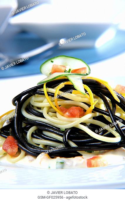 Nero di sepia spaghetti with vegetables carbonara sauce