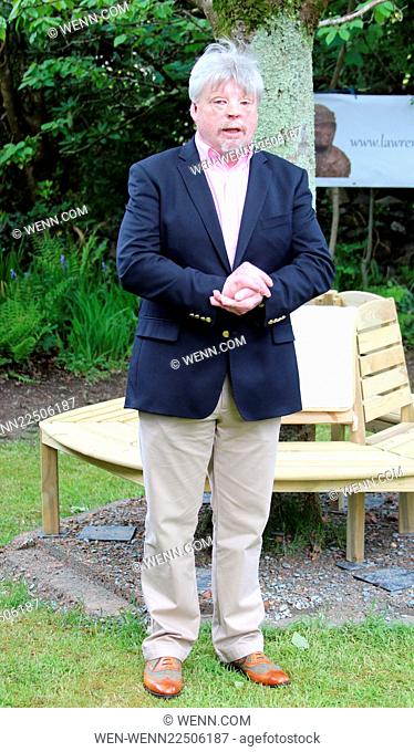 Former Welsh guardsman Simon Weston OBE unveils a commemorative round tree bench at Snowdon Lodge to mark the 80th anniversary of T.E Lawrence's death