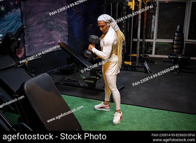 dpatop - PRODUCTION - 10 August 2023, Iran, Teheran: Sara Mustafanejad, bodybuilder, poses in her gym in the capital Tehran