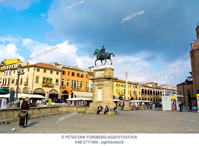 Piazza del Santo, with Monumento Equestre al Gattamelata, Padua, Veneto, Italy