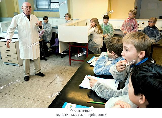 Reportage on the Kid Campus workshops run by the Pasteur Institute in Lille. Each week in January and February, the Institute welcomes year 5 & 6 pupils from...
