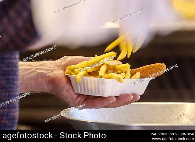 15 March 2022, Poland, Przemysl: Piet from the Netherlands prepares French fries for refugees from Ukraine in a mobile snack bar brought here by a group of...