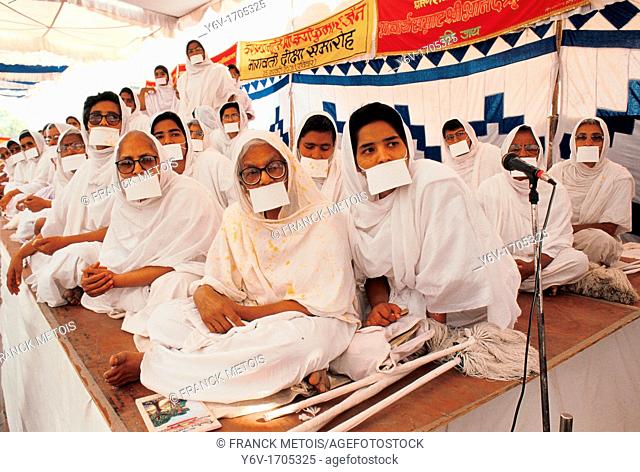 Jaïn nuns meeting in Rajasthan, India. This photo has been taken at a time when jain monks were giving a public religious lecture to the lay persons