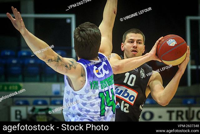 Mons' Sander Van Caeneghem and Limburg's Maxime Depuydt fight for the ball during the basketball match between Mons-Hainaut and Limburg United