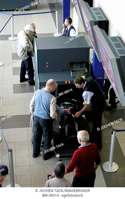 DEU, Germany, Berlin : Airport Berlin-Schoenefeld. Security controll. X-ray screening of baggage befor check in