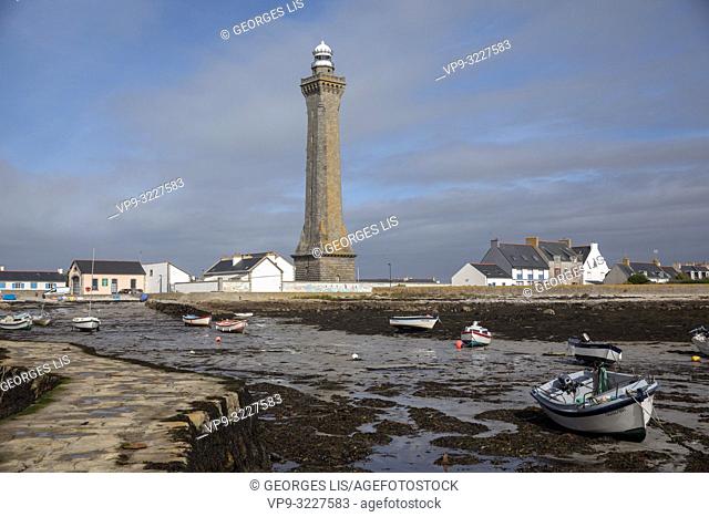 Eckmuhl lighthouse, low tide, Penmarch, Atlantic Ocean, Finistere, Bretagne, France