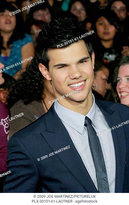 Taylor Lautner at Summit Entertainment's The Twilight Saga: New Moon Premiere. Arrivals held at Mann's Village and Bruin Theatres in Westwood, CA November 16