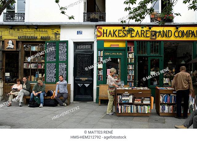 France, Paris, Quartier Latin, 37 Rue de la Bucherie, Shakespeare and Co Bookshop
