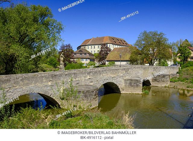 Medieval bridge over the Aisch with city castle, Höchstadt an der Aisch, Middle Franconia, Franconia, Germany, Europe